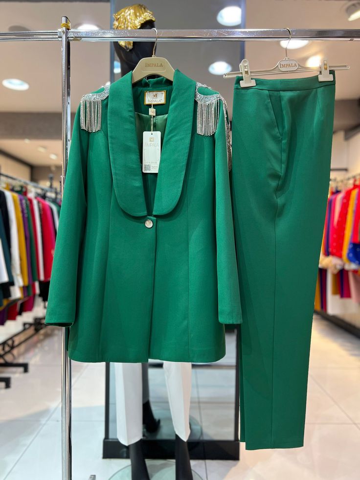 Elegant Green 2-Piece Women’s Suit Set