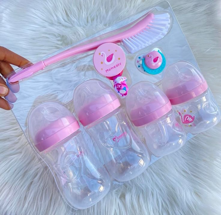 Set of baby feeding bottle