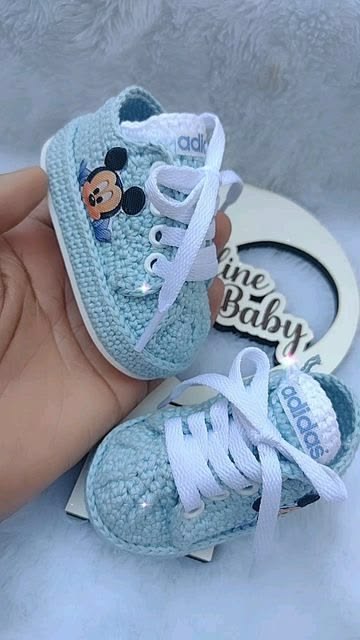 Character knit sneakers