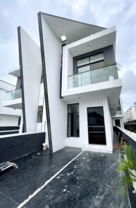 Modern Contemporary 5-Bedroom Detached Duplex