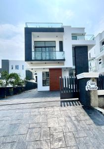 5 Bedroom detached duplex