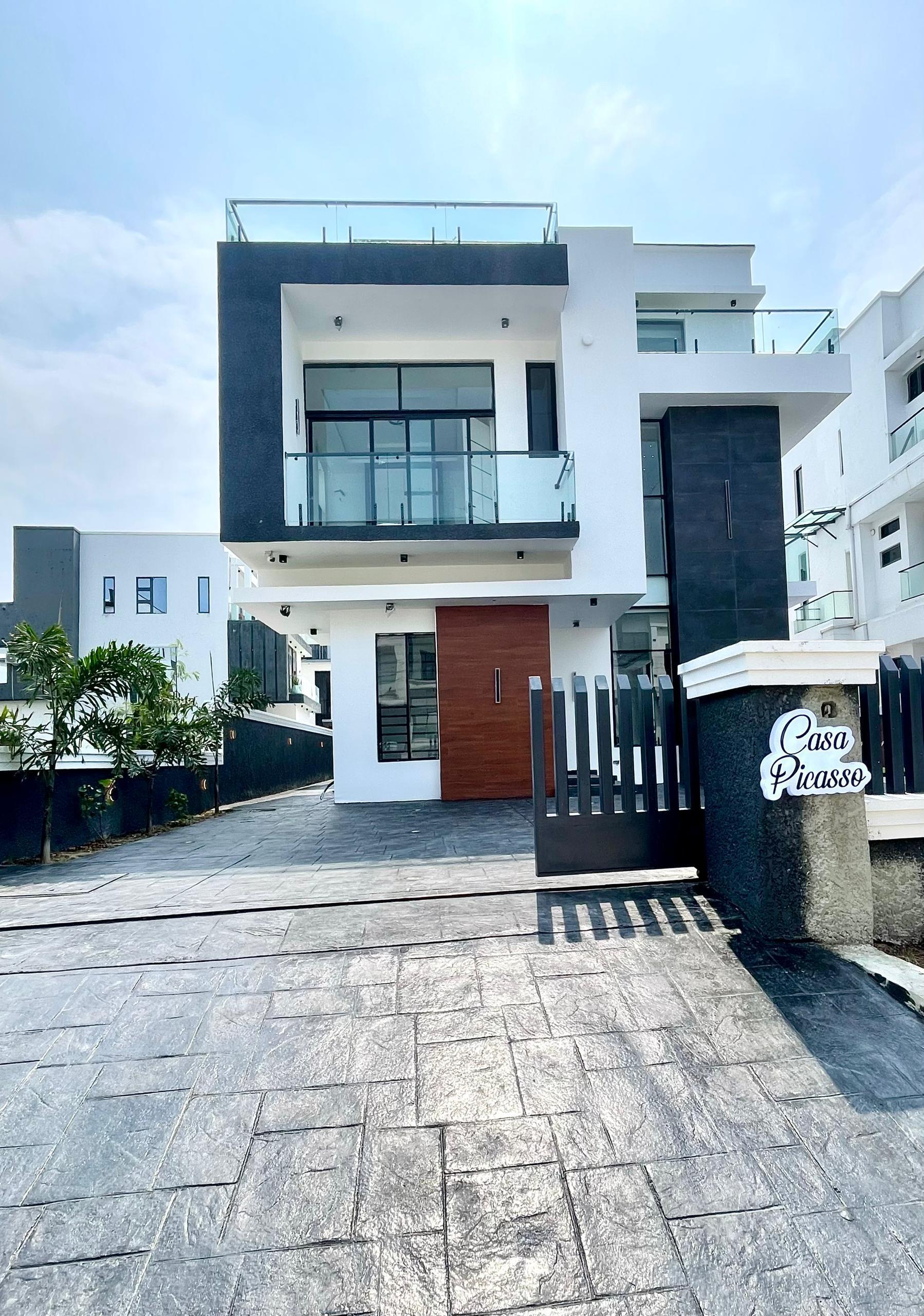5 Bedroom detached duplex