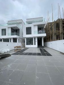 5 bedroom duplex
