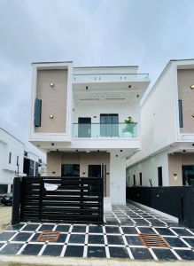 4 bedroom detached duplex