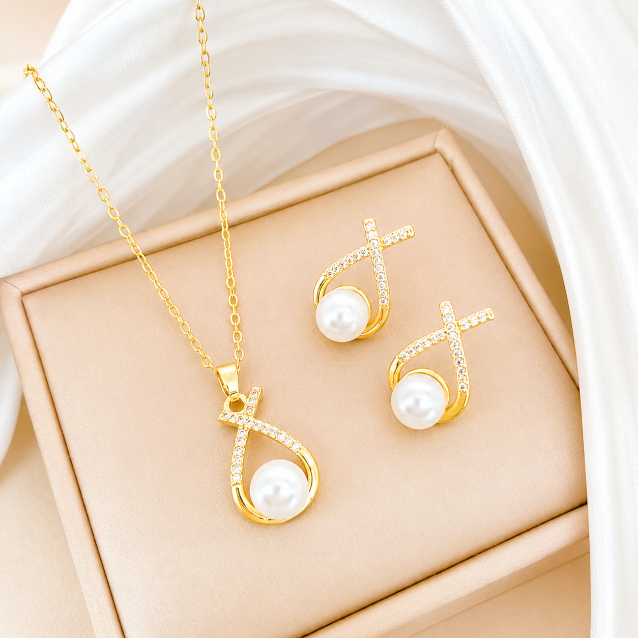 Pearl & Crystal Gold Jewelry Set