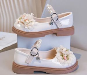 Girls’ White Floral Mary Jane Shoes