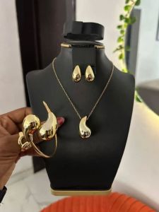 Elegant necklace