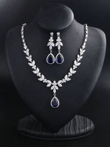 Silver rosy necklace and earrings