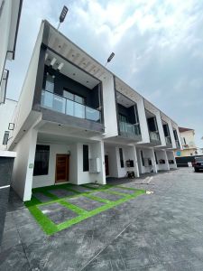 ⚜️**BEAUTIFULLY BUILT SPACIOUS 3 BEDROOM-TERRACE DUPLEX **⚜️