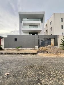 ⚜️**IMPECCABLY FINISHED 5 BED FULLY DETACHED SMART HOME WITH SWIMMING POOL, ELEVATOR,ROOFTOP TERRACE