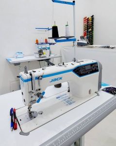 JACK Industrial Overlock Sewing Machine