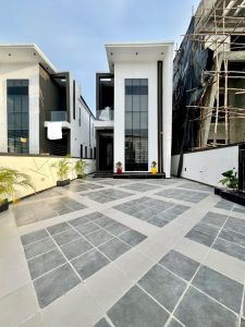 ⚜️**REMARKABLY BUILT 5 BED FULLY DETACHED DUPLEX WITH SWIMMING POOL AND A BQ*