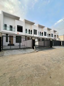 ⚜️**NEATLY FINISHED 4 BED TERRACE WITH BQ*