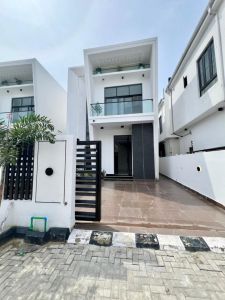 *⚜️STUNNING 4 BED DETACHED DUPLEX WITH SWIMMING POOL AND BQ*⚜️