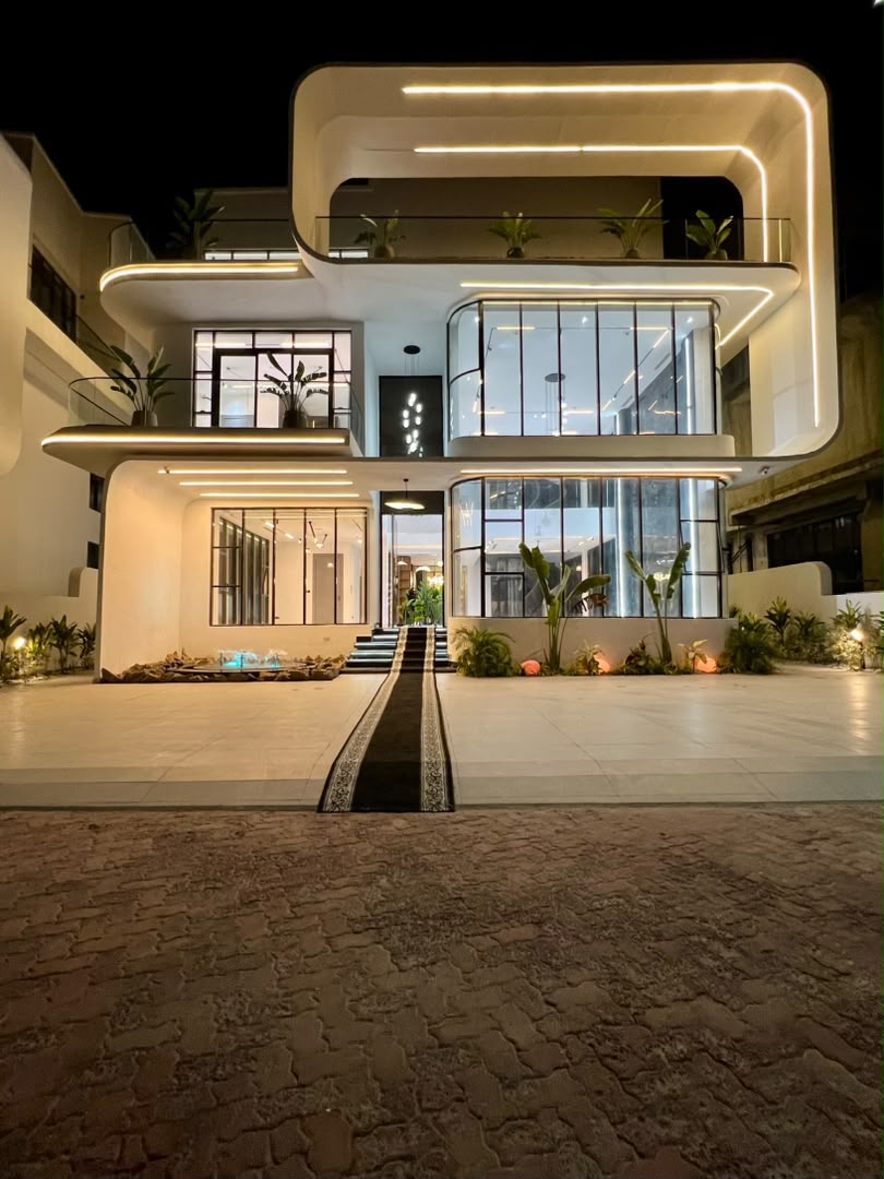 ⚜️**PRISTINELY CARVED 5 BED EXOTIC HOME WITH ELEVATOR, SWIMMING POOL,GYM AREA,CINEMA, BQ AND ROOFTOP